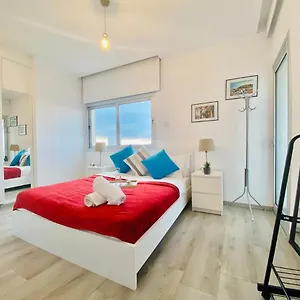 Panoramic Seaside Getaway, 2-br Penthouse Apartament