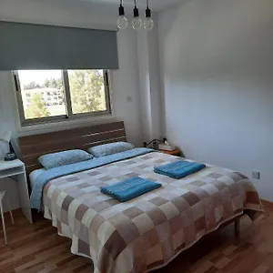  בית אירוח Private In Shared Near Airport - 24 Hour Shuttle Service